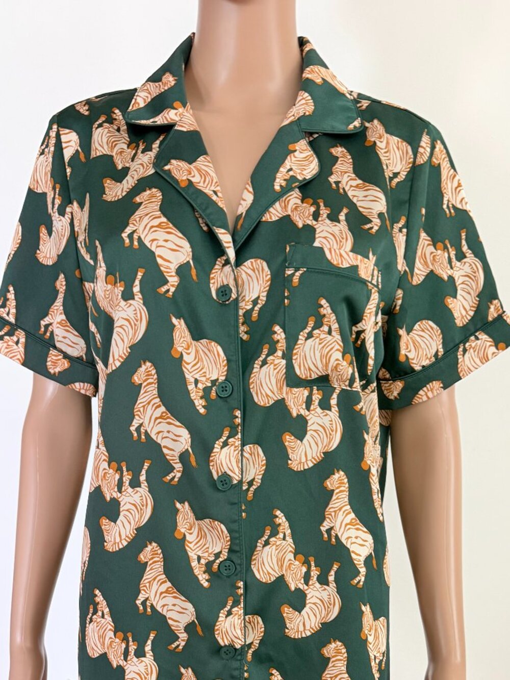 Amazon Essentials Pajama 2 Piece Set Shorts Shirt Zebra Print Green Size M